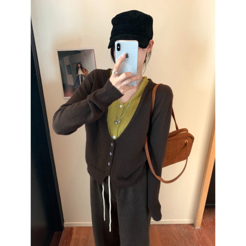 ［台中現貨⚡️］202511小資💘小眾設計感 6%羊毛 撞色假二件 顯瘦V領針織開衫 大胸友善 5色-細節圖9