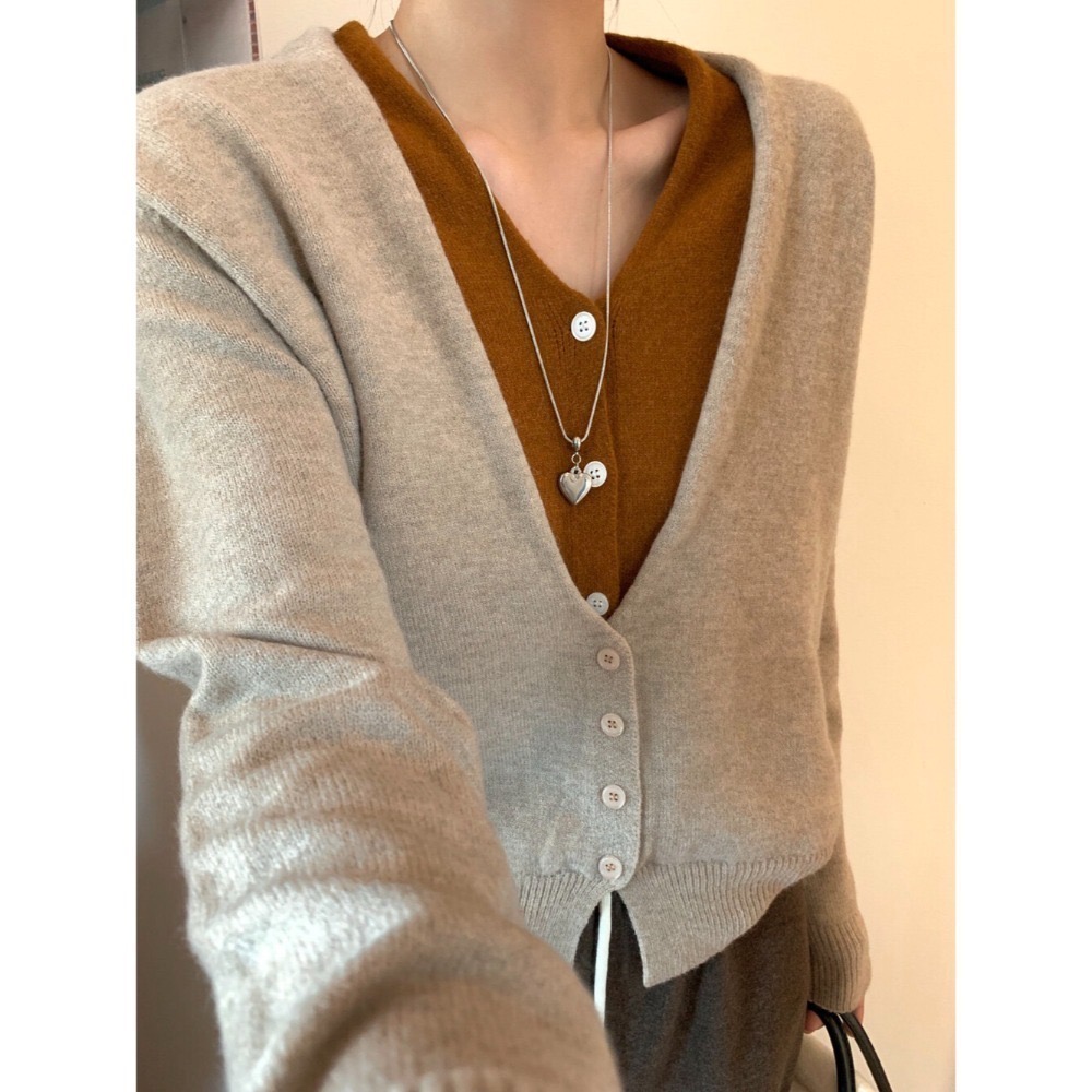 ［台中現貨⚡️］202511小資💘小眾設計感 6%羊毛 撞色假二件 顯瘦V領針織開衫 大胸友善 5色 KK-216-規格圖11