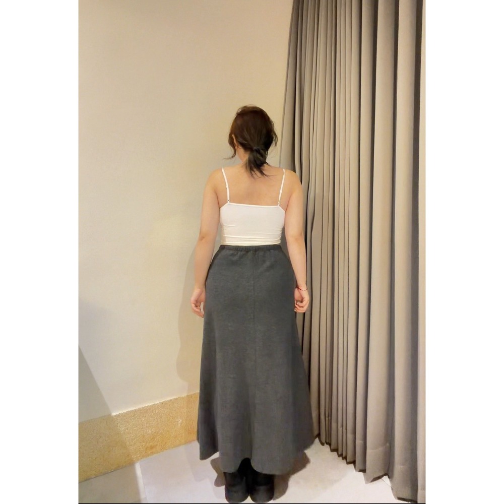 ［台中現貨⚡️］202511小資💘廠商訂製款✨激瘦真的不一樣 高腰側開衩超修飾毛呢長裙  深灰/黑色 2色-細節圖4