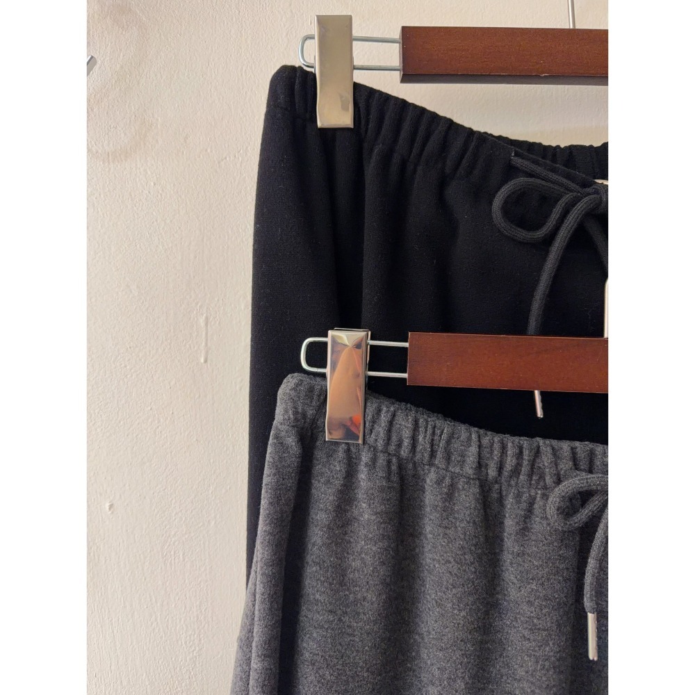 ［台中現貨⚡️］202511小資💘廠商訂製款✨激瘦真的不一樣 高腰側開衩超修飾毛呢長裙  深灰/黑色 2色-細節圖8