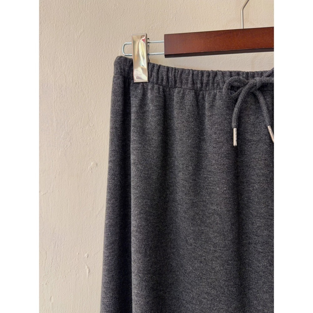 ［台中現貨⚡️］202511小資💘廠商訂製款✨激瘦真的不一樣 高腰側開衩超修飾毛呢長裙  深灰/黑色 2色-細節圖11