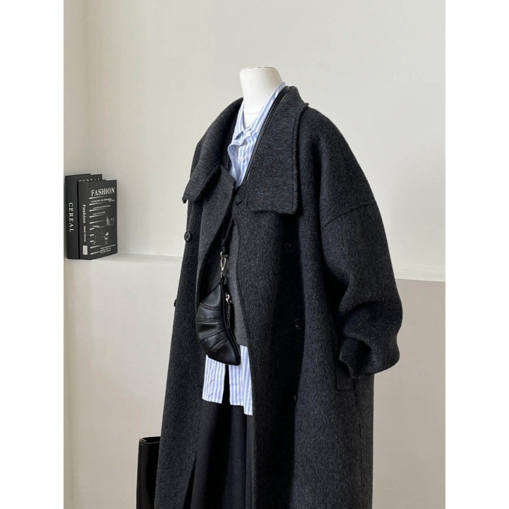 202512小資💘 (含100%澳洲羊毛)設計師款立領雙面羊毛大衣寬鬆雙排扣毛呢大衣外套 SM-細節圖8