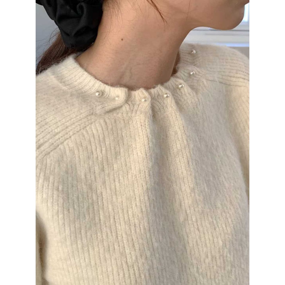 202511正韓🇰🇷氣質優雅 領口袖口鑲嵌珍珠 素色針織毛衣上衣 3色 聖誕節 跨年 過年 約會穿搭-細節圖9