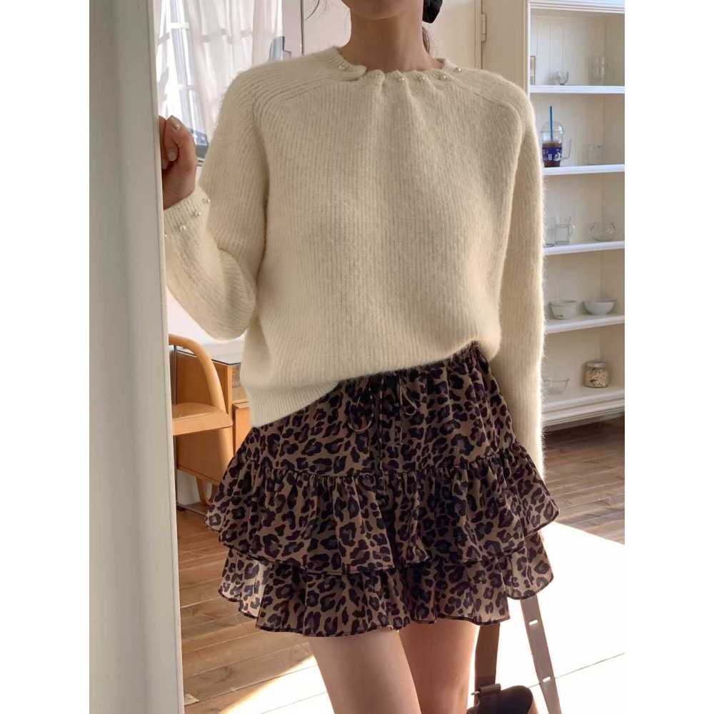 202511正韓🇰🇷氣質優雅 領口袖口鑲嵌珍珠 素色針織毛衣上衣 3色 聖誕節 跨年 過年 約會穿搭-細節圖10