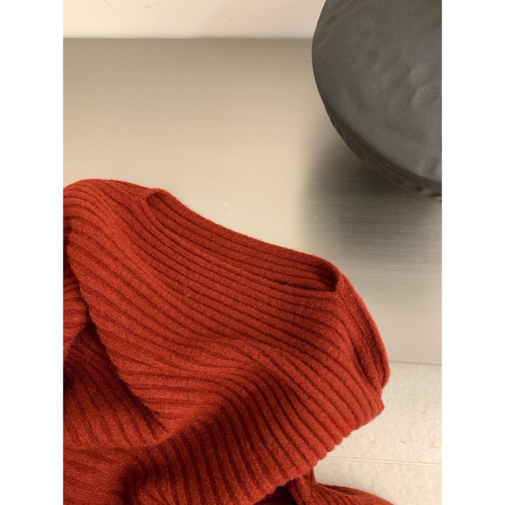 ［台中現貨⚡️］202511小資💘毛衣版的三宅風 設計簡單 高級又耐看 後綁帶縮腰身 5色-細節圖10