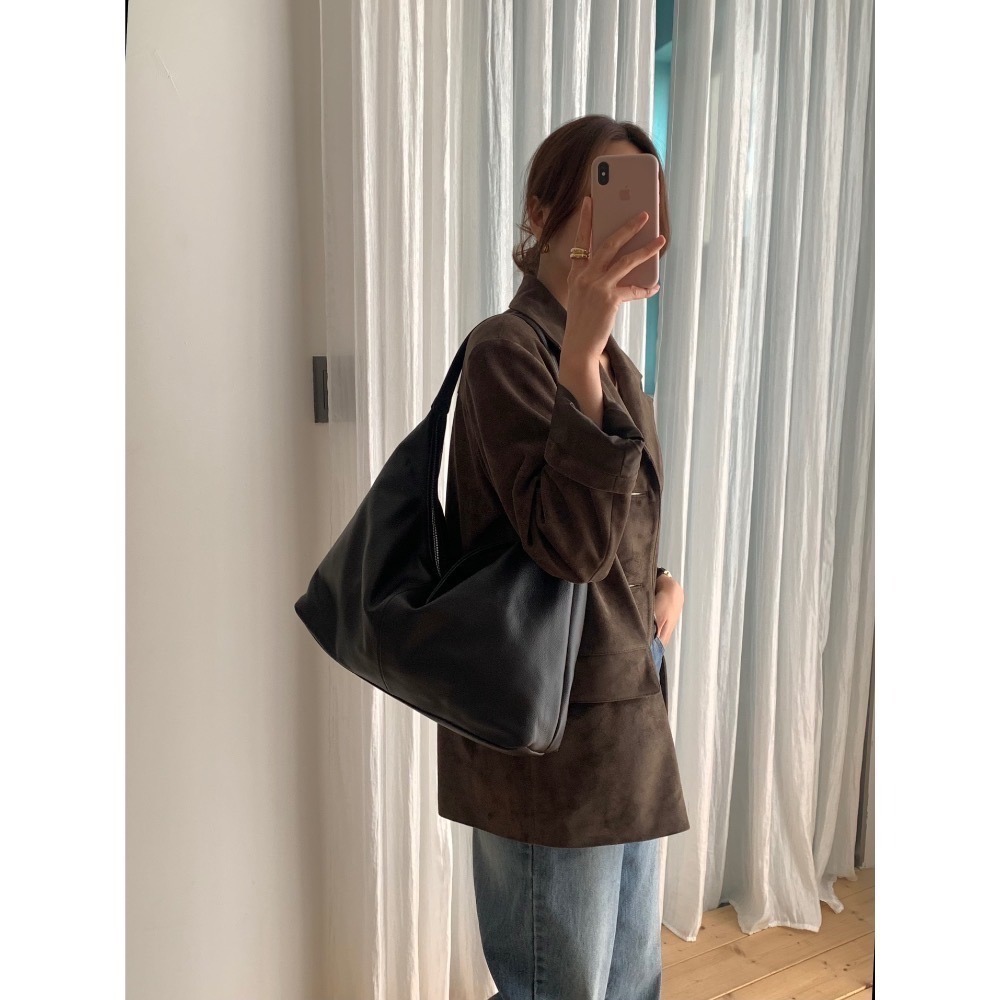 台中現貨 202512正韓🇰🇷真皮 hobo 小牛皮 2色 大容量飯糰包 肩背包 斜背包  側背包-細節圖4