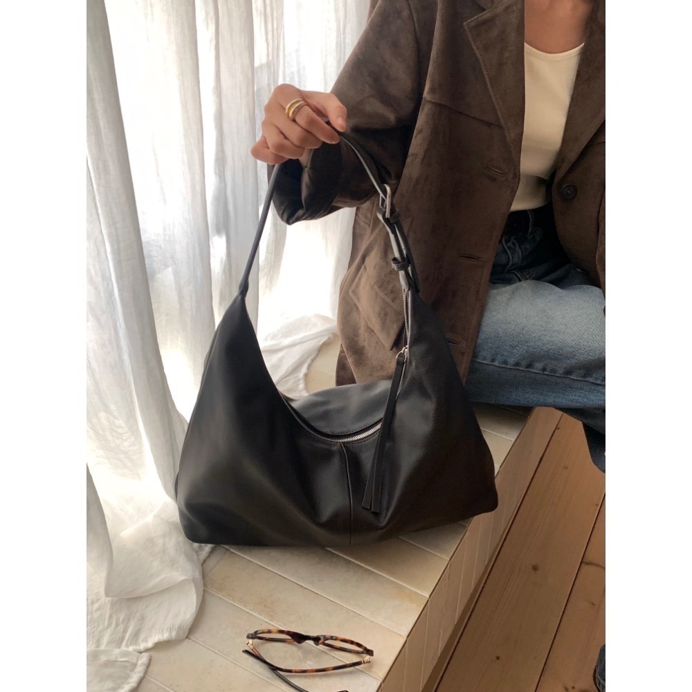 台中現貨 202512正韓🇰🇷真皮 hobo 小牛皮 2色 大容量飯糰包 肩背包 斜背包  側背包-細節圖11