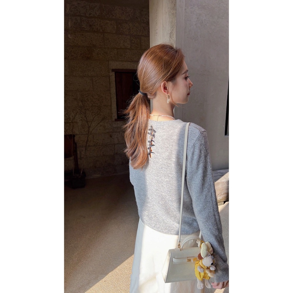 台中現貨 小眾設計款後背立體蝴蝶結六色針織衫 內搭 寶寶藍 AA8413-細節圖8