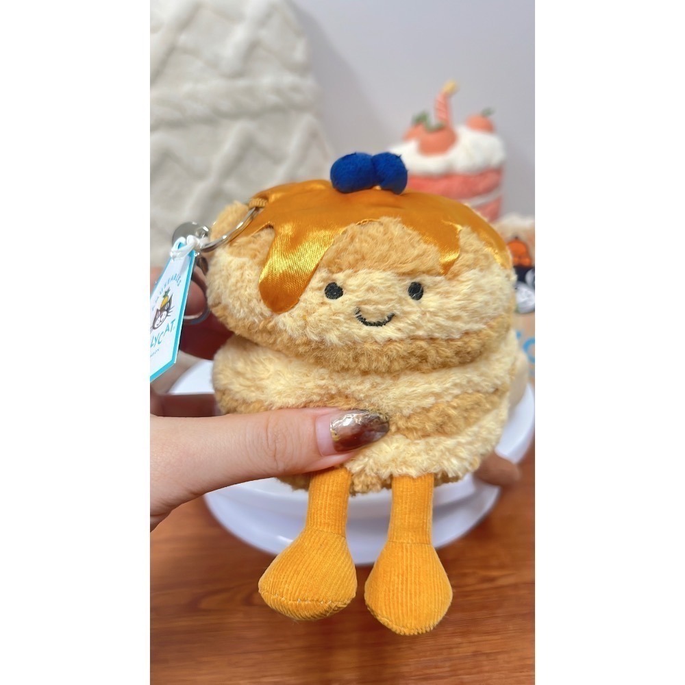 台中現貨⚡️紐約限定🥞鬆餅藍莓鬆餅吊飾 JELLYCAT Amuseables Fran Pancakes-細節圖4