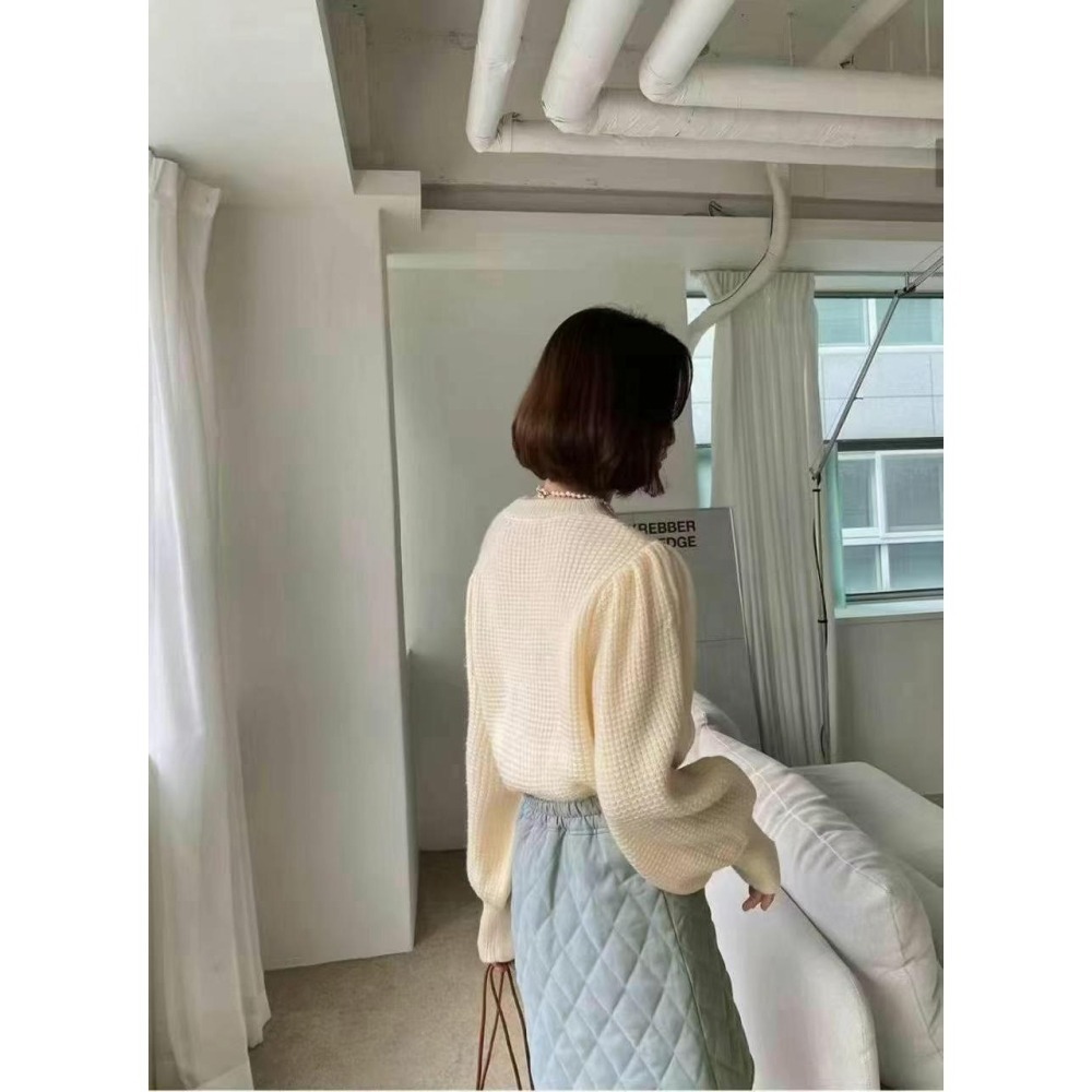 台中現貨⚡️202512正韓🇰🇷華夫格 格紋 純色 浪漫顯瘦公主袖 針織毛衣上衣 3色-細節圖9