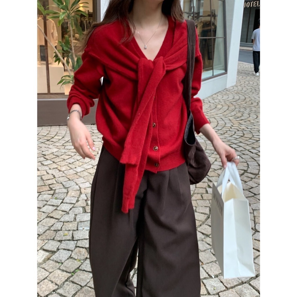 ［台中現貨⚡️過年紅色毛衣］💘復古風披肩假兩件大胸友善寬鬆設計感造型針織毛衣 4-950-細節圖2