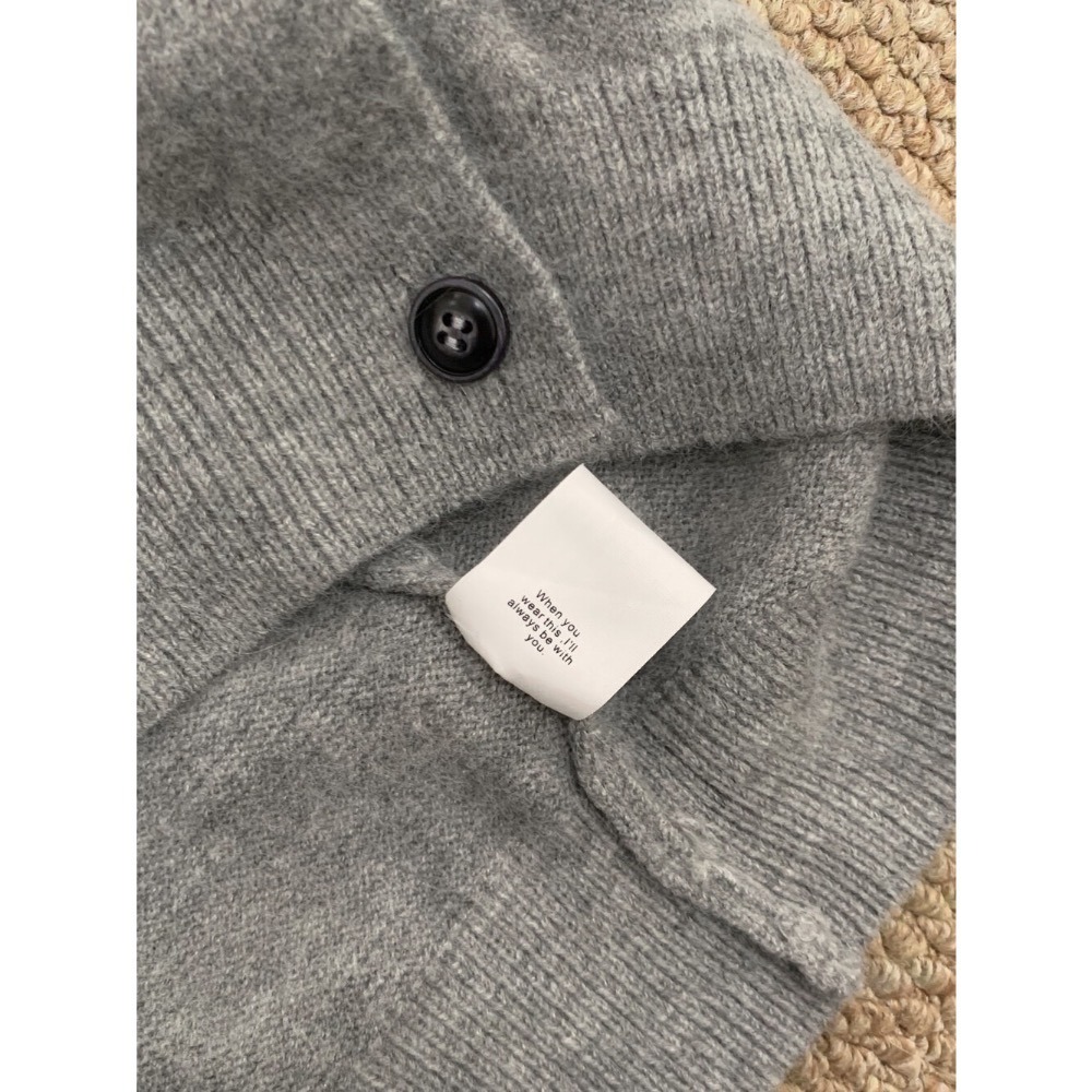 ［台中現貨⚡️過年紅色毛衣］💘復古風披肩假兩件大胸友善寬鬆設計感造型針織毛衣 4-950-細節圖5