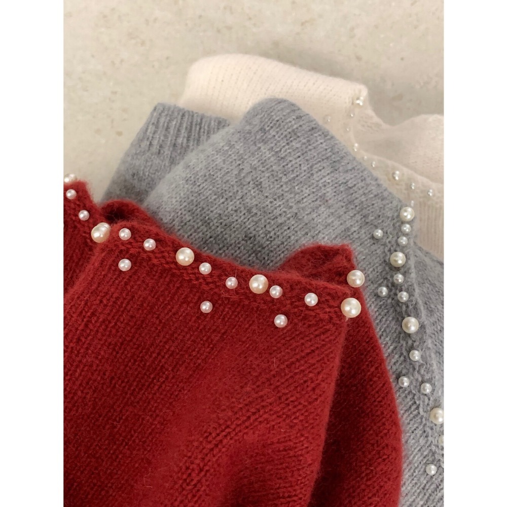 ［台中現貨⚡️過年紅色毛衣］💘 法式氣質重工手工珍珠設計保暖針織毛衣  1635s 過年紅色毛衣-細節圖2