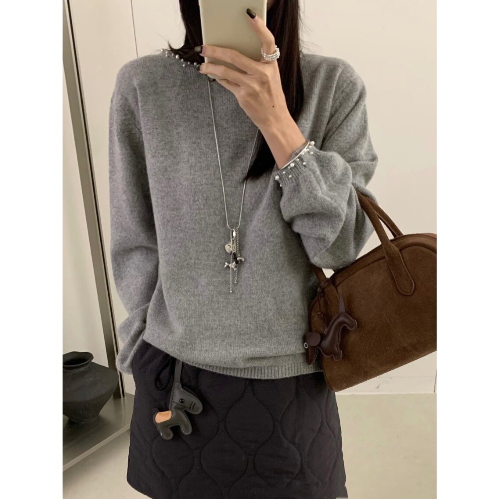 ［台中現貨⚡️過年紅色毛衣］💘 法式氣質重工手工珍珠設計保暖針織毛衣  1635s 過年紅色毛衣-細節圖9