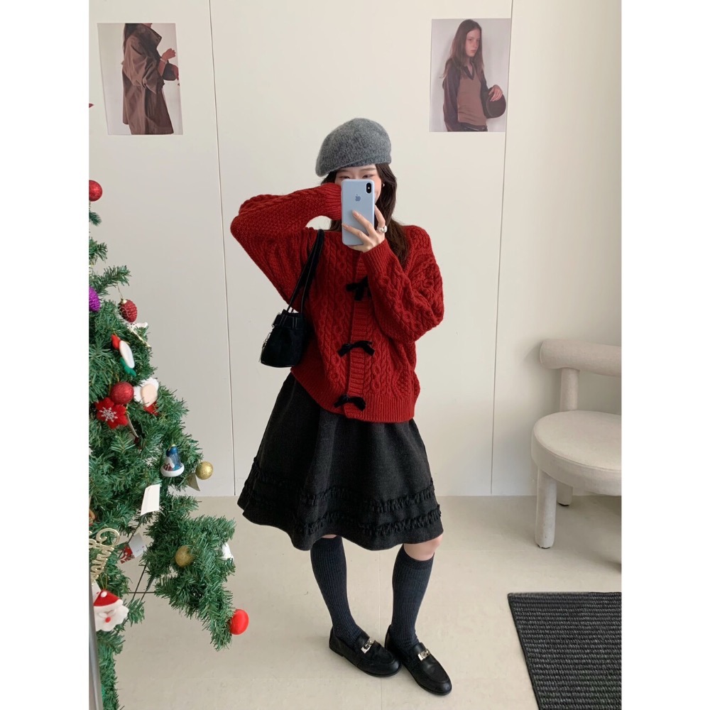 台中現貨⚡️202512小資💘 過年紅色毛衣 立體蝴蝶結針織毛線帽子外套上衣 10392-# LWD-細節圖7