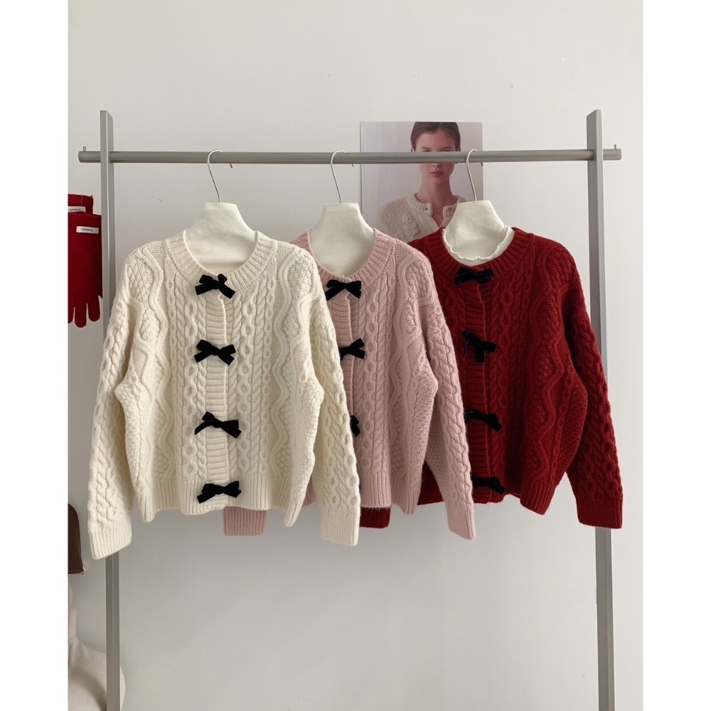 ［台中現貨⚡️過年紅色毛衣］💘 過年紅色毛衣 立體蝴蝶結針織毛線帽子外套上衣 10392-# LWD-細節圖10