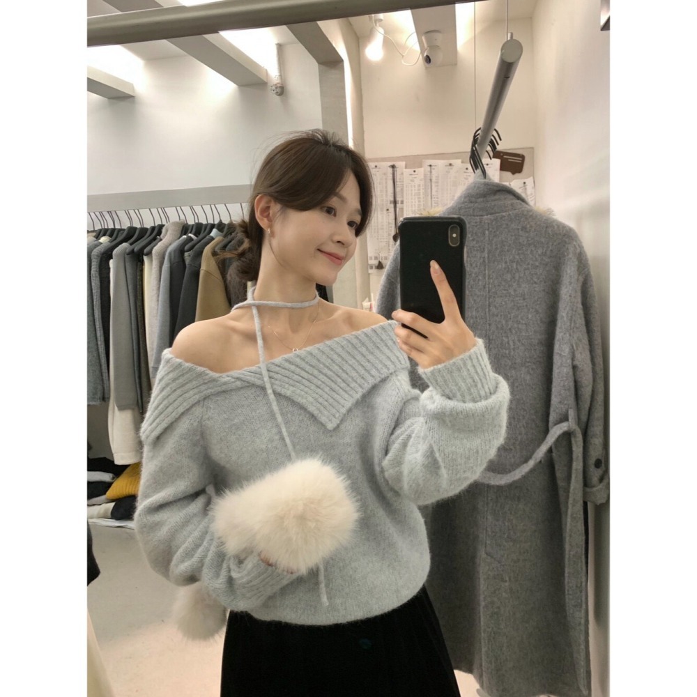 ［台中現貨⚡️過年紅色毛衣］韓系簡約大翻領小露香肩不規則綁帶腰繩 含8%羊毛針織毛衣 06745-細節圖2