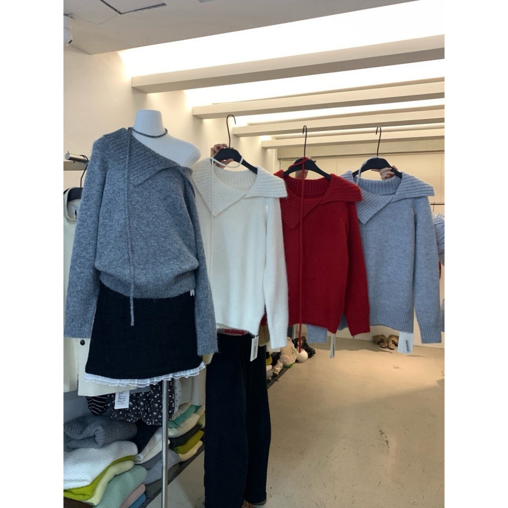 ［台中現貨⚡️過年紅色毛衣］韓系簡約大翻領小露香肩不規則綁帶腰繩 含8%羊毛針織毛衣 06745-細節圖10