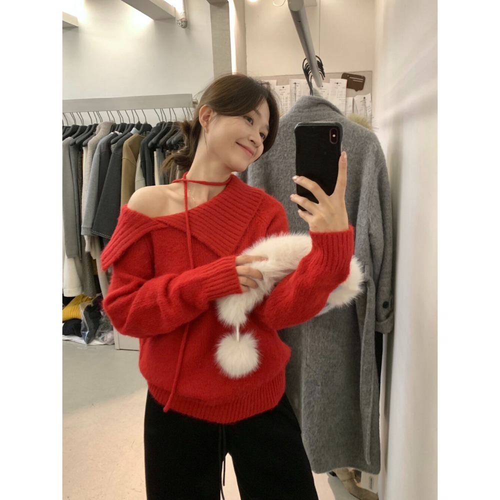 ［台中現貨⚡️過年紅色毛衣］韓系簡約大翻領小露香肩不規則綁帶腰繩 含8%羊毛針織毛衣 06745-規格圖11