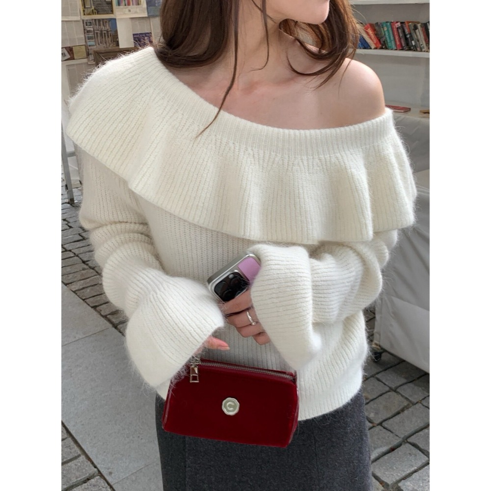 ［台中現貨⚡️過年紅色毛衣］💘 荷葉邊木耳滾邊斜肩露肩平口針織純色毛衣 3-3262 4色 過年紅色毛衣-細節圖4