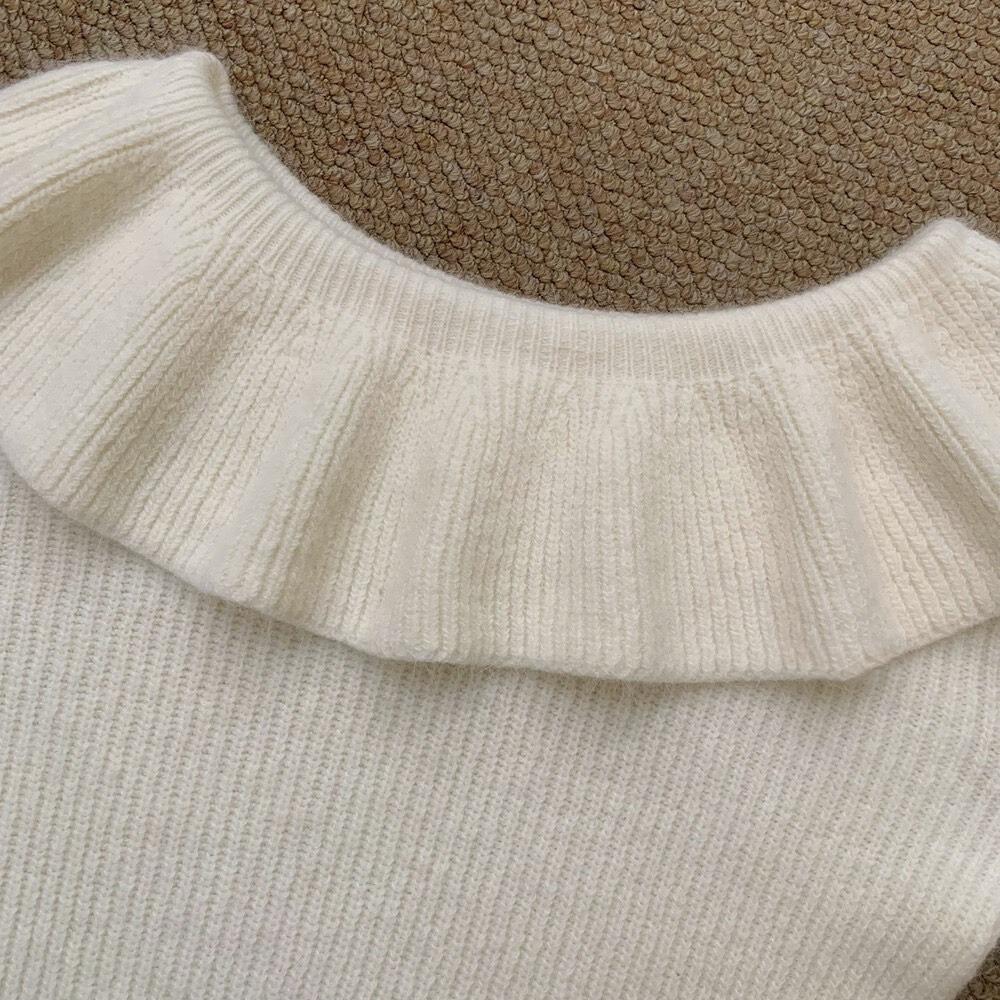 ［台中現貨⚡️過年紅色毛衣］💘 荷葉邊木耳滾邊斜肩露肩平口針織純色毛衣 3-3262 4色 過年紅色毛衣-細節圖10