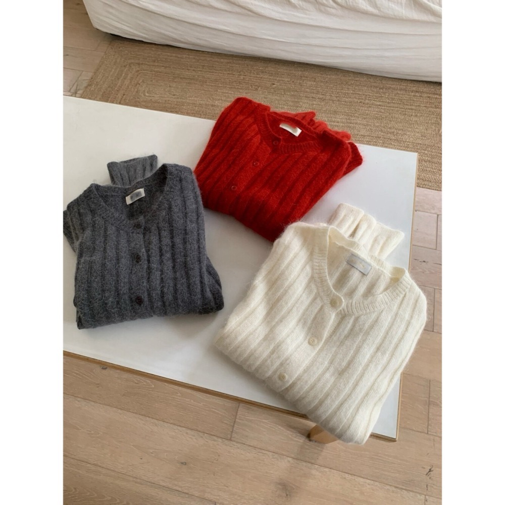 台中現貨⚡️💘 坑條條紋設計感小裙襬 縮腰顯瘦 純色圓領針織毛衣過年紅色毛衣 1-3281-細節圖11