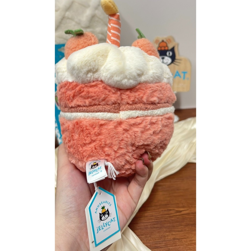 台中正品現貨⚡️Jellycat 上海限定 蜜桃蛋糕 桃子蛋糕 Melbie Peach Cake 另有兔吊飾-細節圖7