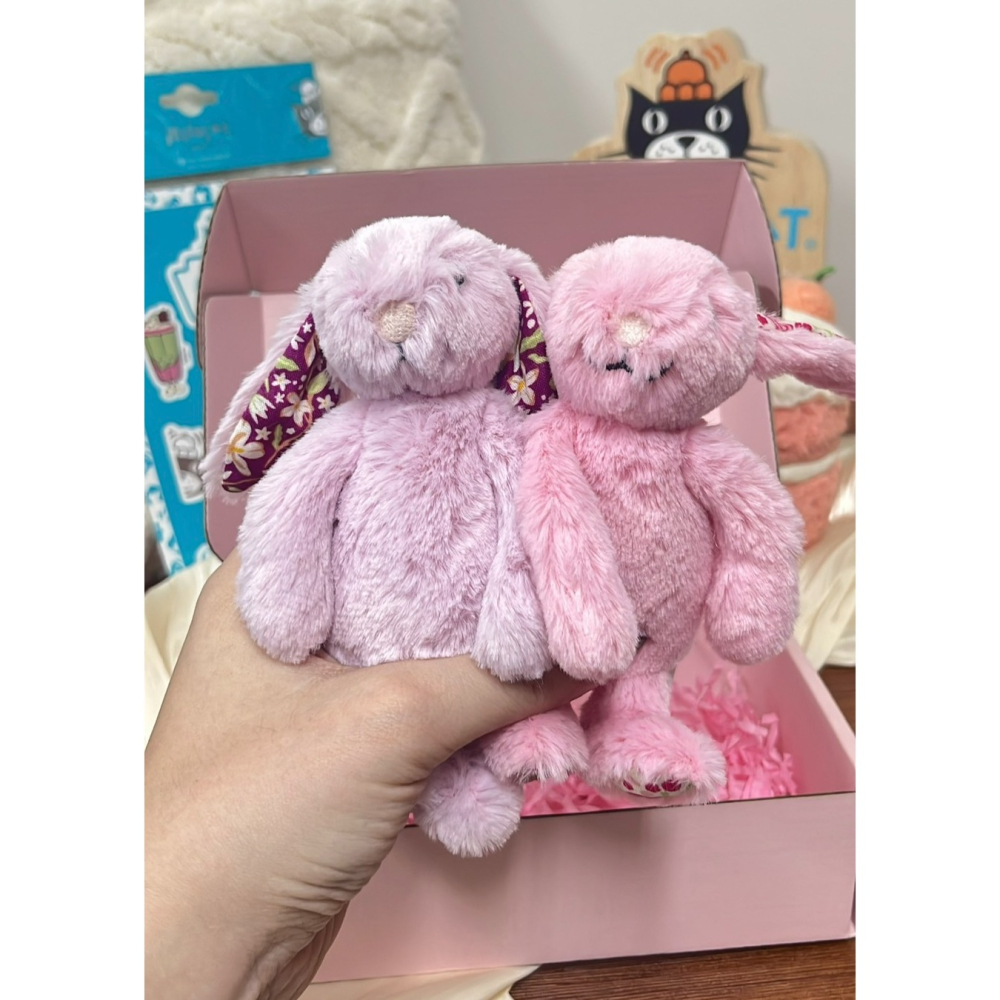 台中正品現貨⚡️jellycat上海北京限定兔吊飾 紫花布瑟紫珀 粉花布芙珞馨 Bunny Bag Charm-細節圖2
