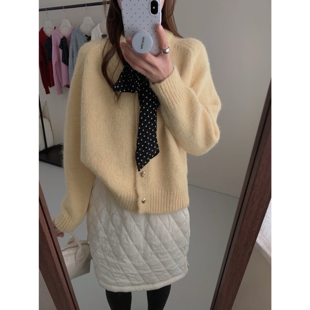 台中現貨⚡️千金甜美風 點點 精緻金色立體愛心鈕扣 蝴蝶結絲巾系帶寬鬆氣質毛衣外套 過年新年紅色毛衣9963-細節圖7