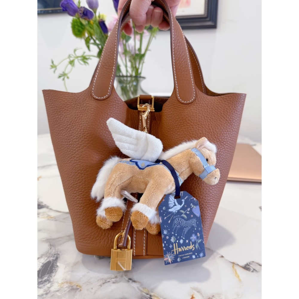 台中現貨⚡️英國🇬🇧正品 Harrods 小飛馬 馬年 飛天小馬 幸運小馬 鑰匙扣 吊飾 聖誕限定 飛馬-細節圖7