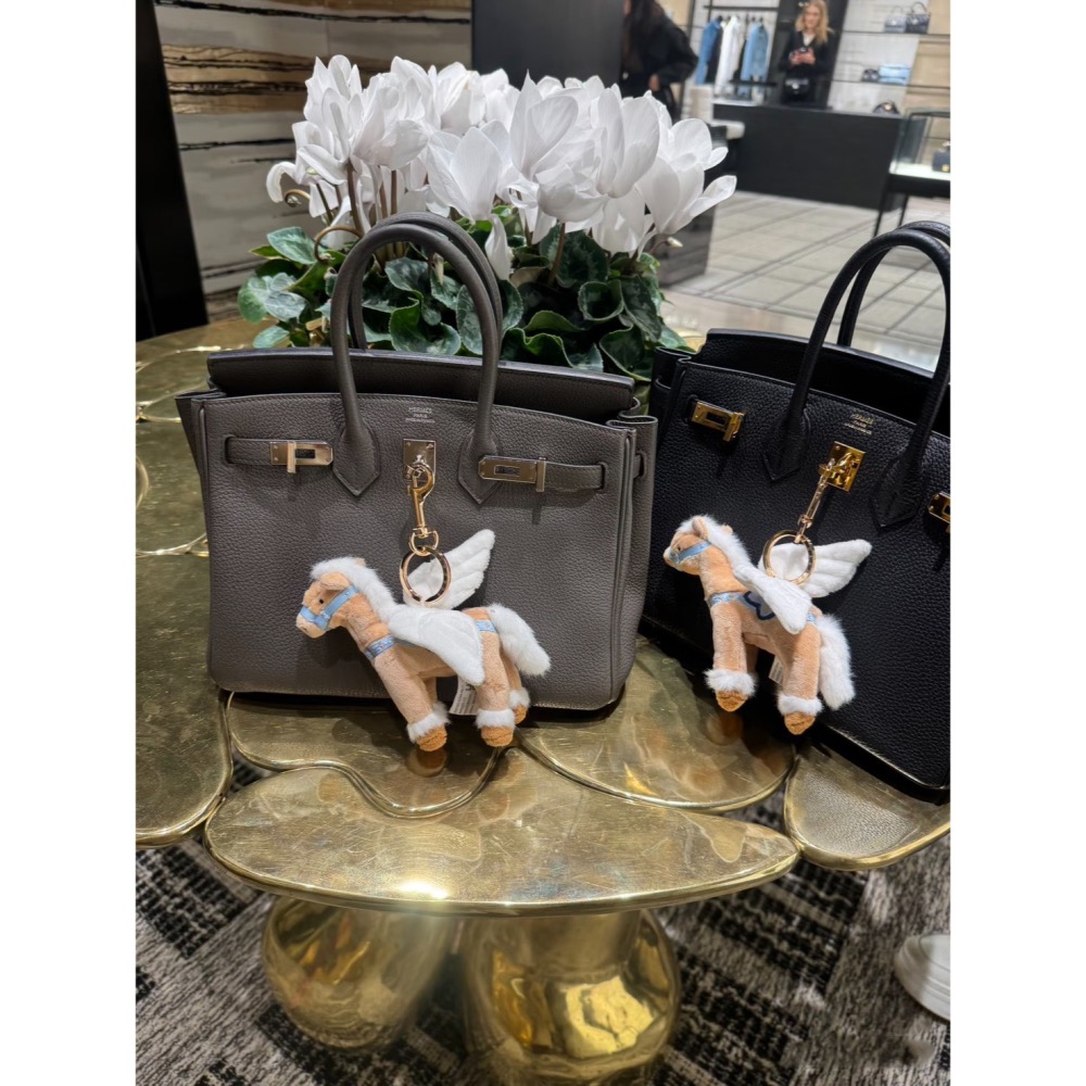 台中現貨⚡️英國🇬🇧正品 Harrods 小飛馬 馬年 飛天小馬 幸運小馬 鑰匙扣 吊飾 聖誕限定 飛馬-細節圖11