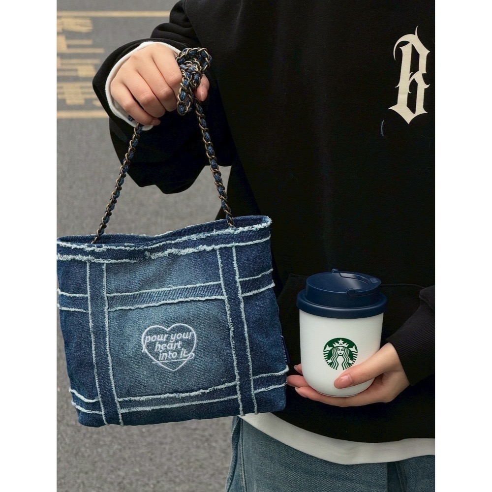 即將抵台🔥星巴克正品 丹寧鏈條斜背包＋280ml胖胖杯組合 買1送1 ✨丹寧星咖系列 中國限定 2026 3月新品-細節圖2