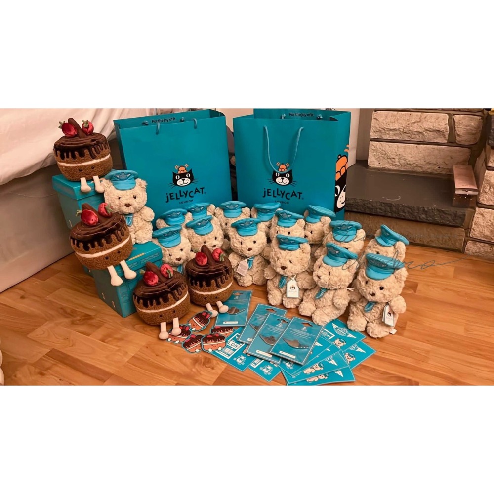 限購🇬🇧Harrods百貨限定  Jellycat 飛行員徽章 航空控 機長🧑‍✈️ Enamel Pin-細節圖2