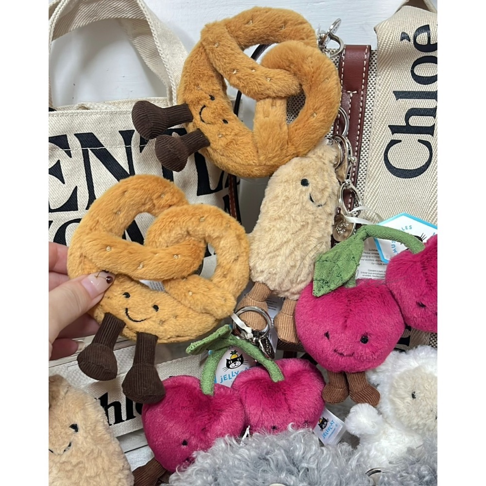 台中正品現貨 Jellycat 可頌 德國捲 鹼水結 法棍吊飾 Baguette Croissant Pretzel-細節圖10
