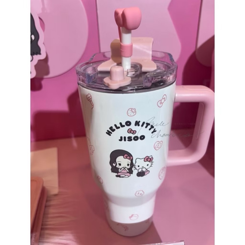 台中正品現貨⚡️智秀 Jisoo  Kitty聯名週邊 韓國快閃店 bp原子筆 保溫杯 護照包 髮夾 小灰塵-細節圖2