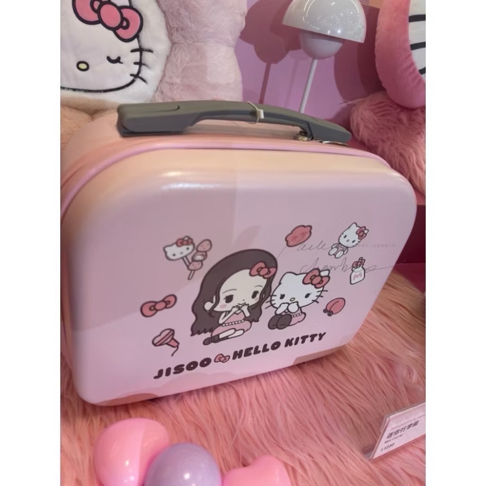 台中正品現貨⚡️智秀 Jisoo  Kitty聯名週邊 韓國快閃店 bp原子筆 保溫杯 護照包 髮夾 小灰塵-細節圖4