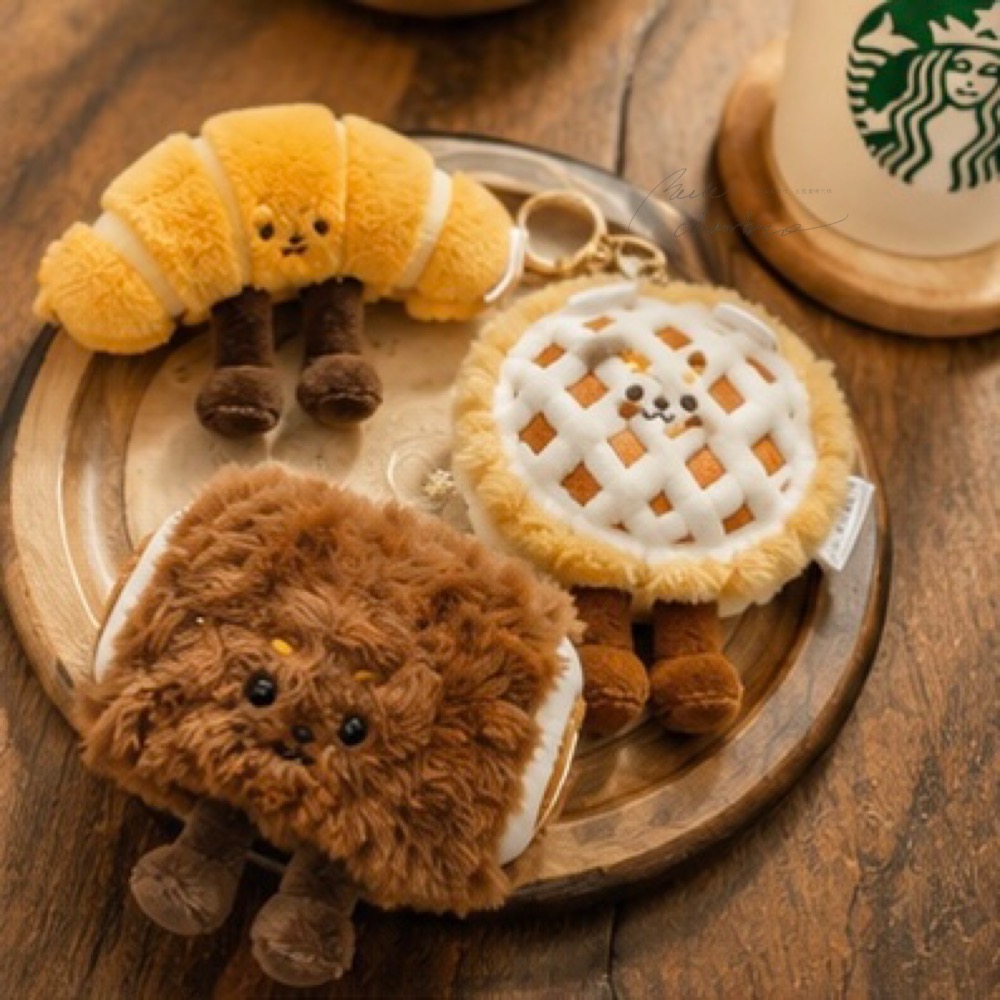 台中正品現貨⚡️星巴克 可頌🥐牛角包 瑞士捲 蘋果派 麵包 蛋糕 STARBUCKS 聖誕節 毛絨 掛飾 掛件 鑰匙扣-細節圖9