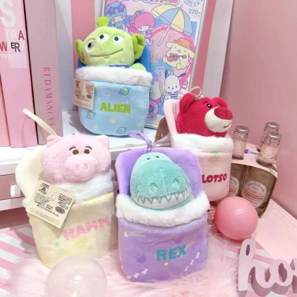 熱銷🍓台南正版 迪士尼聯名睡袋系列 熊抱哥 三眼怪 火腿豬 抱抱龍 吊飾 睡袋吊飾 可愛吊飾-細節圖3