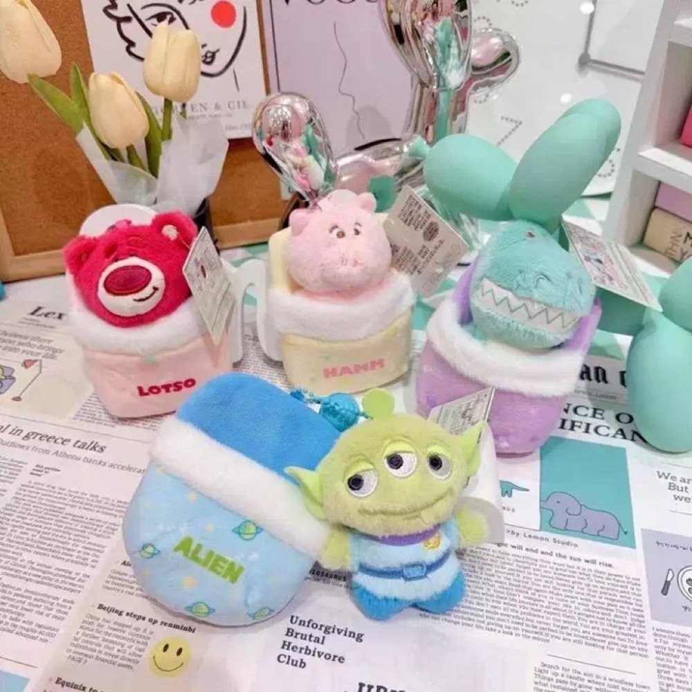 熱銷🍓台南正版 迪士尼聯名睡袋系列 熊抱哥 三眼怪 火腿豬 抱抱龍 吊飾 睡袋吊飾 可愛吊飾-細節圖8