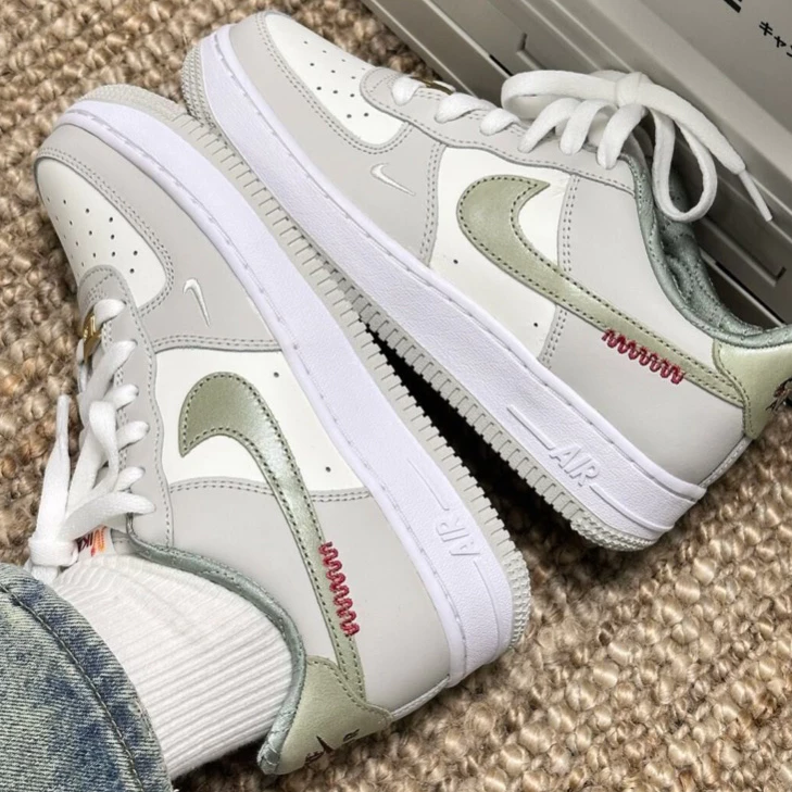 NIKE AIR FORCE 1 GS AF1 2025年 蛇年限定 燕麥灰綠 HV6000-131-細節圖3