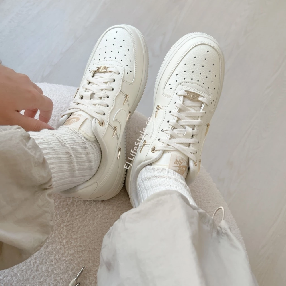 NIKE AIR FORCE 1 AF1 小金勾 粉白 女鞋 FV3654-111-細節圖6