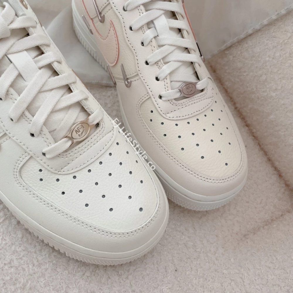 NIKE AIR FORCE 1 AF1 小金勾 粉白 女鞋 FV3654-111-細節圖9