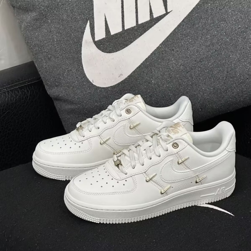 NIKE AIR FORCE 1 AF1 小金勾 粉白 女鞋 FV3654-111-規格圖9
