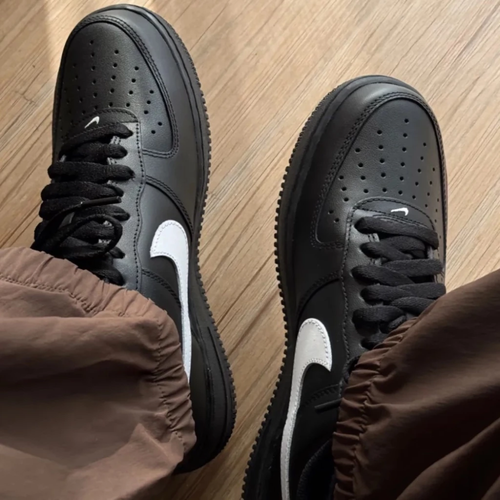 NIKE AIR FORCE 1 AF1 黑白 全黑 白勾 黑武士 男鞋 FZ0627-010-細節圖5