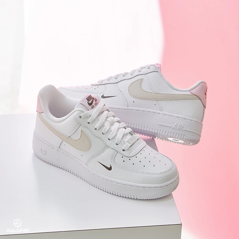Nike Air Force 1＇07 Low 女 白粉 AF1 雙勾 壓印小勾 荔枝皮 休閒鞋 HF9992-100-細節圖2