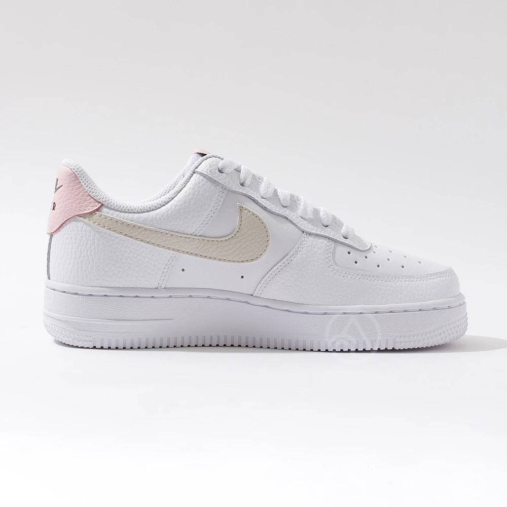 Nike Air Force 1＇07 Low 女 白粉 AF1 雙勾 壓印小勾 荔枝皮 休閒鞋 HF9992-100-細節圖7