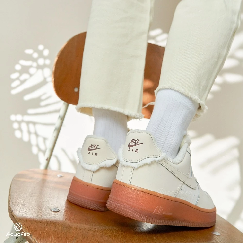 Nike Air Force 1 Low 女 焦糖牛奶 AF1 絨毛 低筒 運動 休閒 休閒鞋 FV3701-119-細節圖4