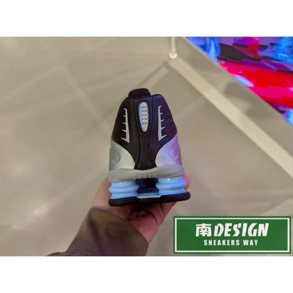 NIKE Shox R4 跑鞋 支撐柱 緩震 透氣 抓地力 復古 男款 銀黑藍 HQ1988-004-細節圖3