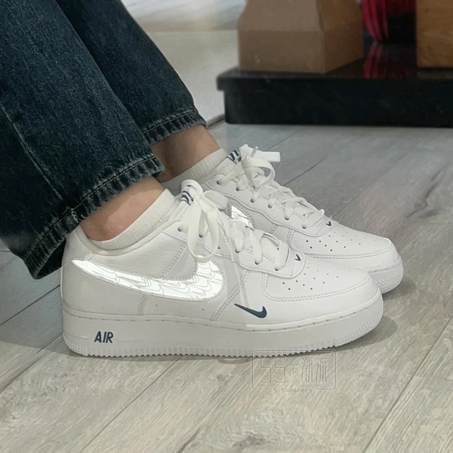 Nike Air Force 1 AF1 休閒鞋 白 白藍 海鹽藍 刺繡 小藍勾 藍勾 小勾 反光 FB8971-100-細節圖9