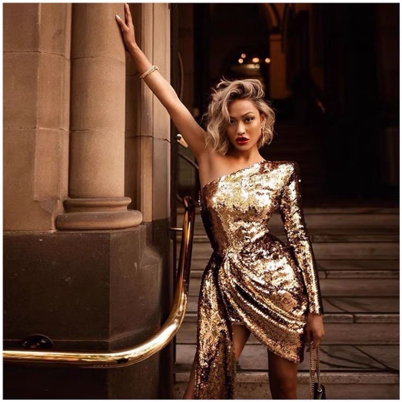 ❤️現貨在台，金S.M..L.XL 中大尺碼 性感 單肩 禮服 婚宴 表演 主持人 長裙 不規則 開叉 洋裝 亮片-細節圖2